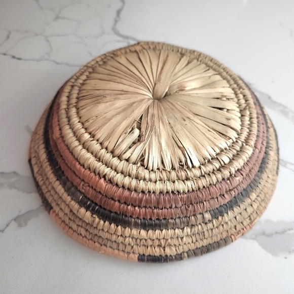 VINTAGE Artisan Native American Fiber Rush Woven Basket - Picture 3 of 6